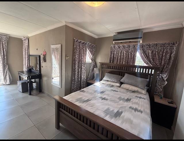 4 BEDROOM HOUSE FOR SALE IN PIERRE VAN RYNEVELD